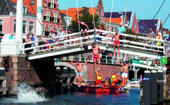 Haarlemse duikclub zwemt voor Fight Cancer