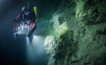 's Werelds diepste onderwatergrot gevonden in Tsjechië
