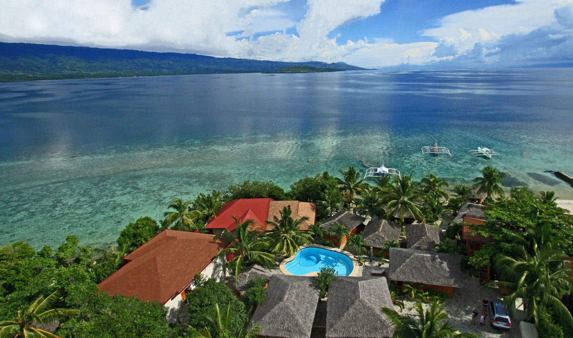 Magic Island Dive Resort vanuit de lucht