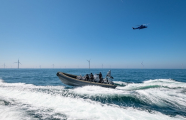Schip Duik de Noordzee schoon op zee geënterd door politie
