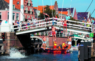 Haarlemse duikclub zwemt voor Fight Cancer
