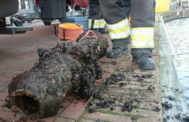 Brandweerduikers vinden 'antiek kanon'