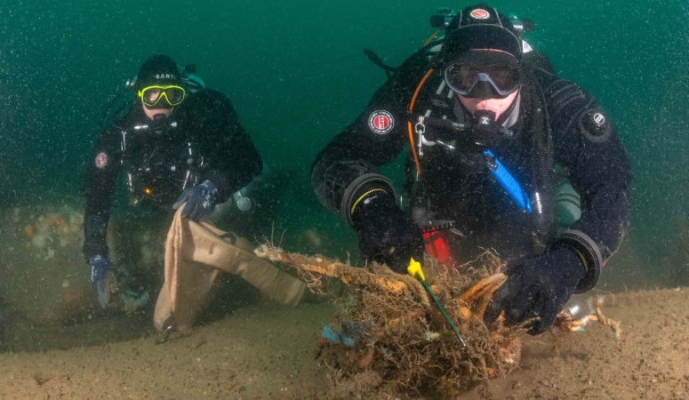 Duik de Noordzee Schoon verwijdert 3,5 ton afval uit zee